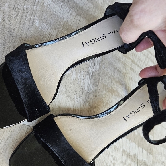 Via Spiga Vero Cuoio Leather Velvet Heel Sandals - Picture 11 of 16